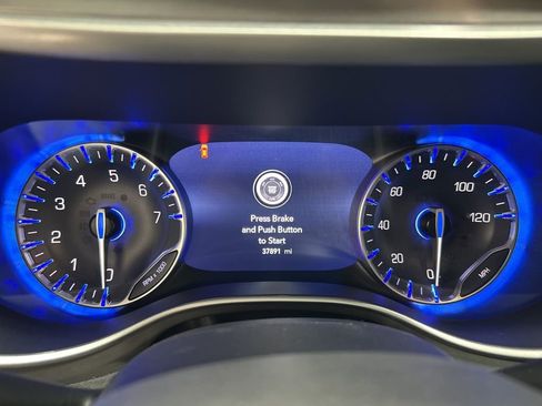 Used 2025 Chrysler Pacifica Select FWD image 18