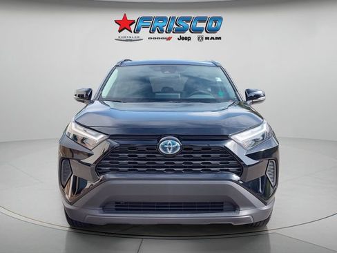 Used 2022 Toyota RAV4 XLE AWD/4WD image 2
