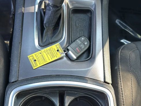 Used 2019 Dodge Charger SXT RWD image 37