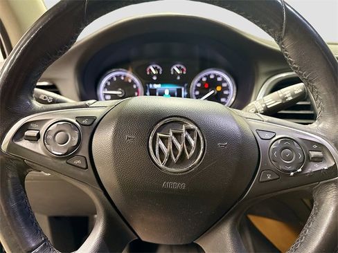 Used 2019 Buick Enclave Essence image 10