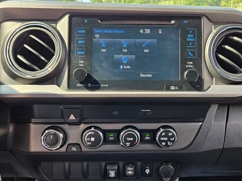 Used 2019 Toyota Tacoma TRD Sport AWD/4WD image 19