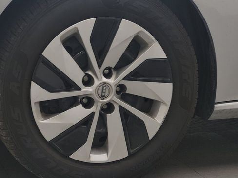 Used 2024 Nissan Altima 2.5 S FWD image 31