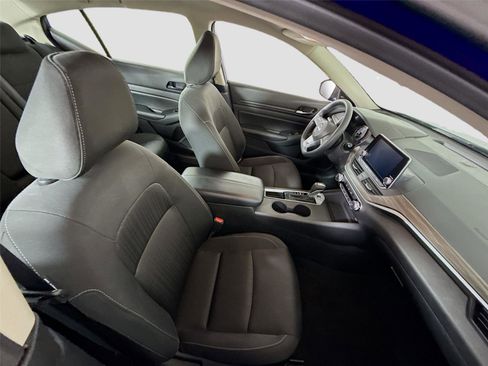 Used 2025 Nissan Altima 2.5 SV FWD image 18