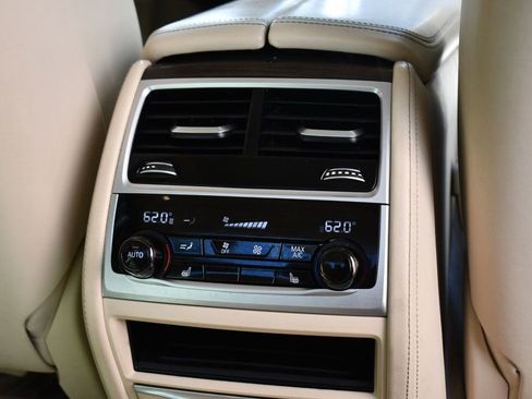 Used 2017 BMW 750i xDrive image 41