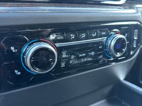 Used 2024 GMC Sierra 1500 Elevation image 27