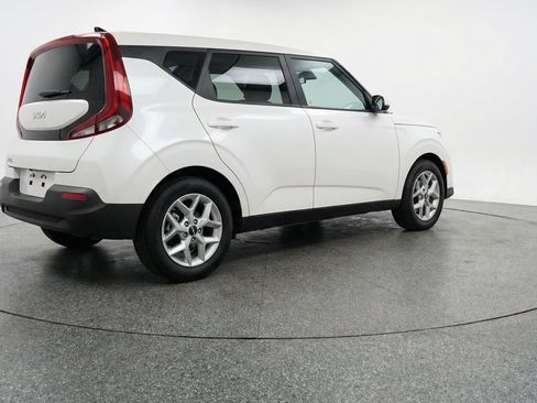 Used 2025 Kia Soul LX w/ LX Technology Package FWD image 9