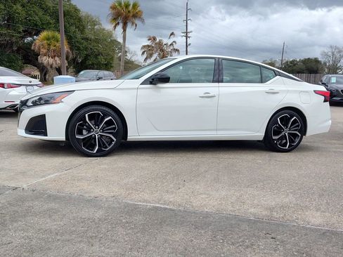 Used 2025 Nissan Altima 2.5 SR image 3