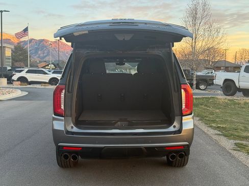 Used 2021 GMC Yukon XL Denali w/ Denali Premium Package image 12