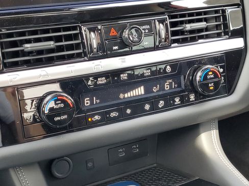New 2026 Nissan Pathfinder Platinum AWD/4WD image 16