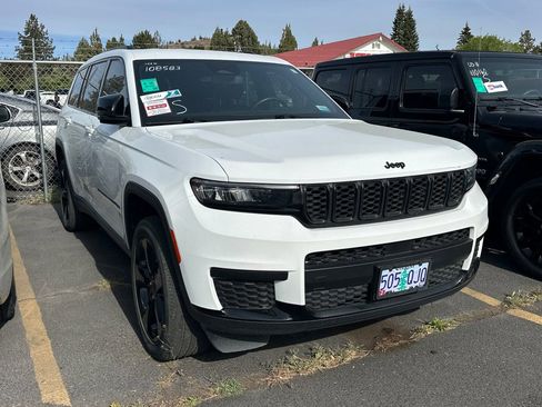 Used 2022 Jeep Grand Cherokee L Laredo AWD/4WD image 2