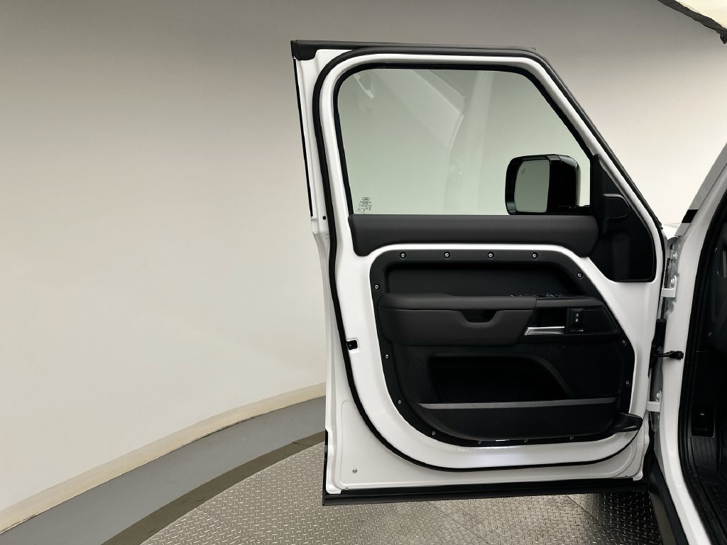 New 2026 Land Rover Defender 110 S AWD/4WD image 9
