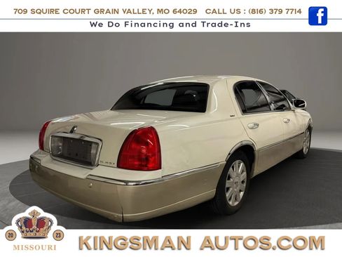 Used 2004 Lincoln Town Car Ultimate RWD image 4