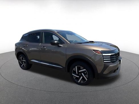 Used 2026 Nissan Kicks SV w/ Cold Weather Package FWD image 2