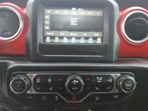 Used 2019 Jeep Wrangler Unlimited Rubicon w/ Cold Weather Group AWD/4WD image 17