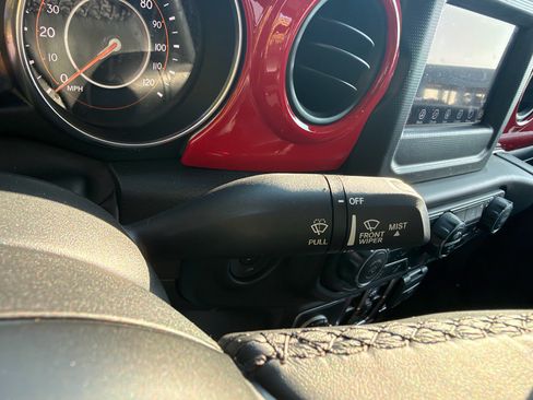Used 2023 Jeep Gladiator Sport AWD/4WD image 39
