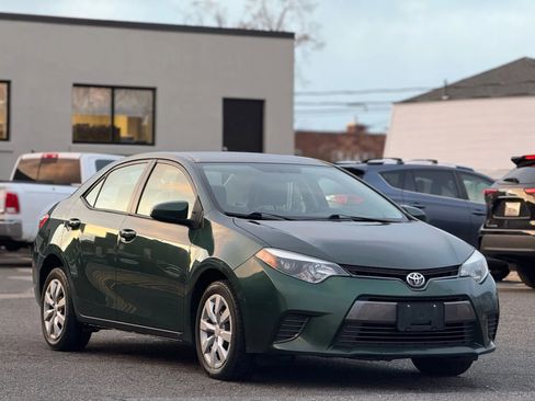 Used 2016 Toyota Corolla LE image 2