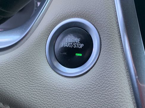 Used 2022 Chevrolet Traverse LS FWD image 21