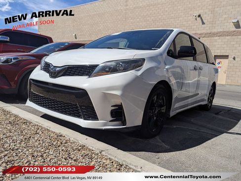 Used 2020 Toyota Sienna SE Premium w/ Nightshade Edition image 1