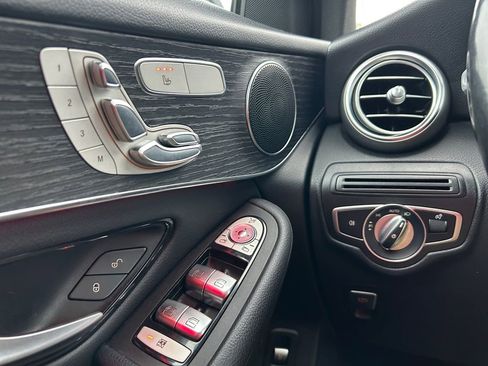 Used 2022 Mercedes-Benz GLC 300 4MATIC image 26