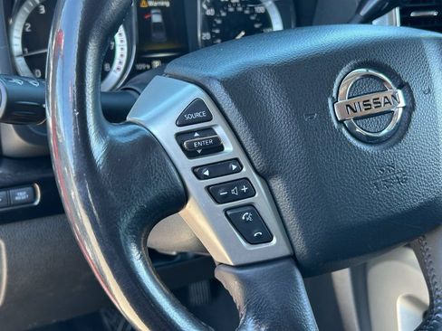 Used 2018 Nissan Titan SV w/ SV Convenience Package AWD/4WD image 25