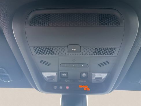 Certified 2025 Cadillac XT6 Premium Luxury image 31