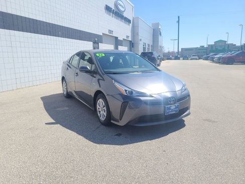 Used 2022 Toyota Prius LE image 9
