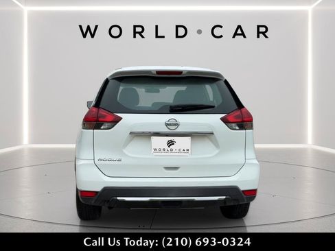 Used 2018 Nissan Rogue S image 4