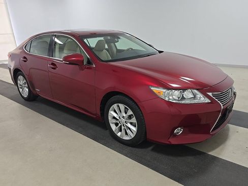 Used 2015 Lexus ES 300h w/ Navigation System Package FWD image 2