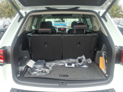 New 2026 Volkswagen Atlas Peak Edition image 8