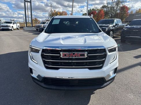 Used 2025 GMC Acadia Elevation image 8