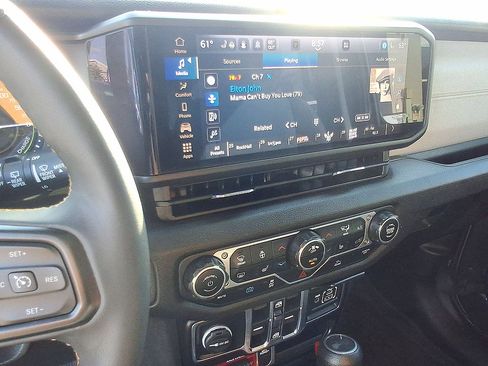 Used 2024 Jeep Wrangler Unlimited AWD/4WD image 20