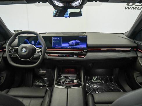 Used 2026 BMW 530i w/ Premium Package RWD image 14