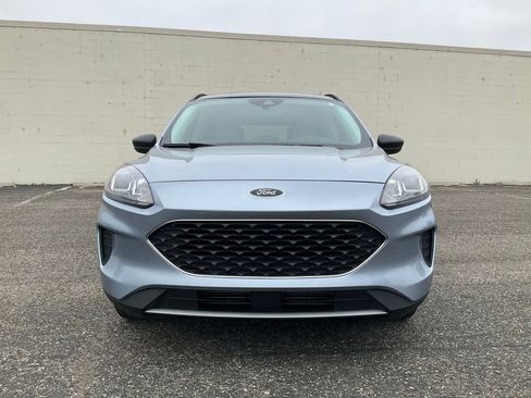 Used 2022 Ford Escape SE image 18