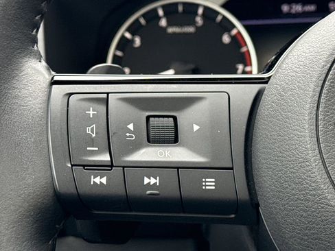 Used 2023 Nissan Rogue SV w/ SV Premium B Package image 30