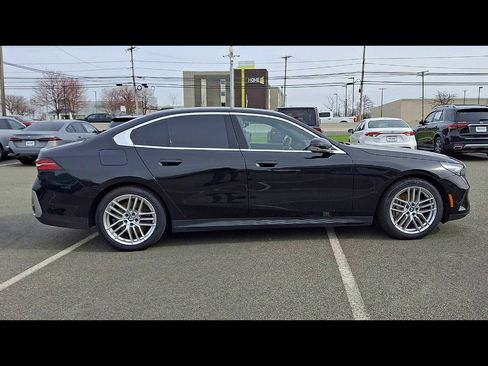 Used 2024 BMW 540i xDrive w/ Premium Package image 9