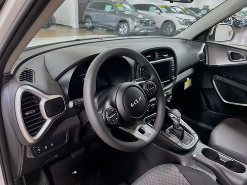 New 2025 Kia Soul LX image 9