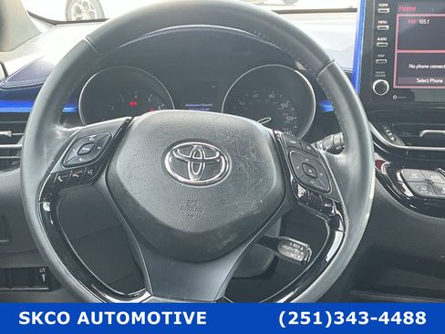 Used 2020 Toyota C-HR XLE FWD image 18