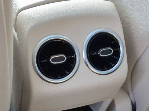 Used 2021 Mercedes-Benz GLB 250 image 18