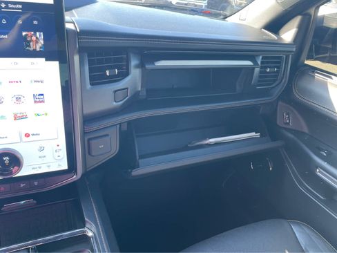 Used 2023 Ford Expedition Platinum image 29