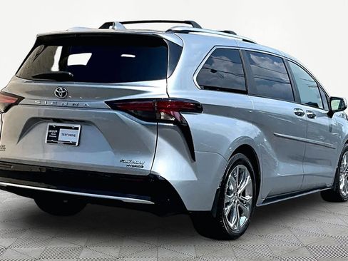 Certified 2023 Toyota Sienna Platinum FWD image 13