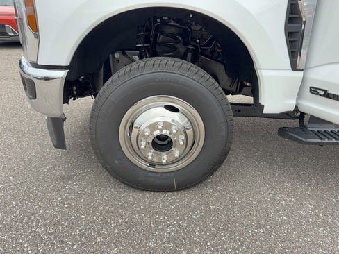 New 2026 Ford F350 XL w/ XL Chrome Package image 32