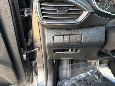 Used 2022 Hyundai Santa Fe SE image 18