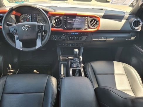 Used 2020 Toyota Tacoma TRD Off-Road w/ TRD Premium Off Road Package AWD/4WD image 14