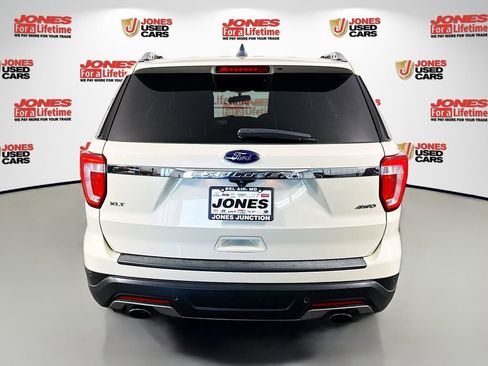 Used 2018 Ford Explorer XLT AWD/4WD image 13