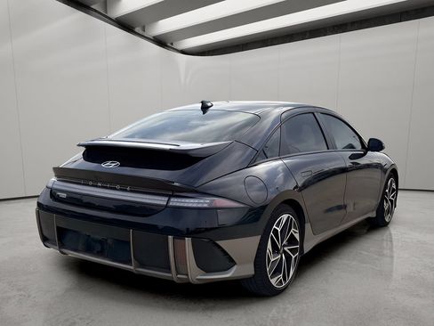 Used 2023 Hyundai Ioniq 6 SEL RWD image 5