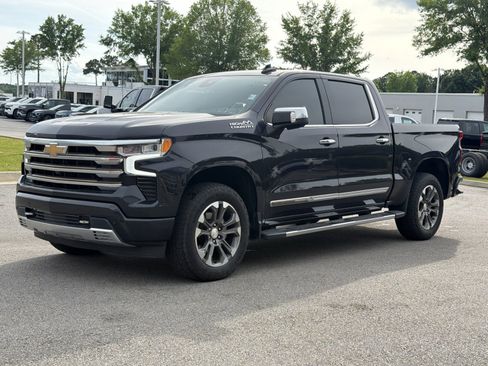 Used 2022 Chevrolet Silverado 1500 High Country w/ Technology Package AWD/4WD image 7