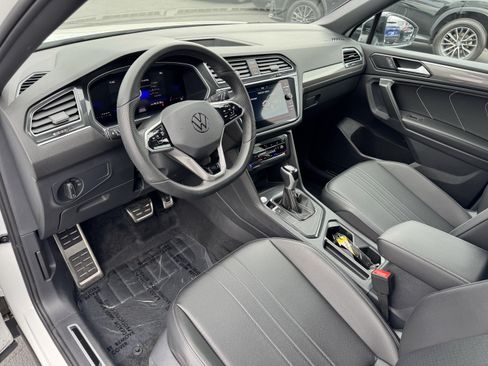 Certified 2024 Volkswagen Tiguan SE R-Line FWD image 15