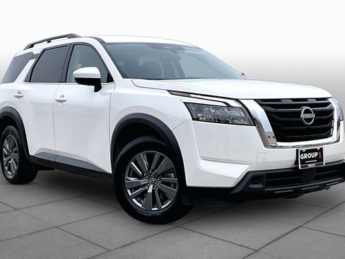 Used 2025 Nissan Pathfinder SV FWD image 2