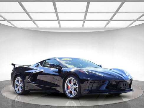 Used 2021 Chevrolet Corvette Stingray Premium Cpe w/ Z51 Performance Package RWD image 3