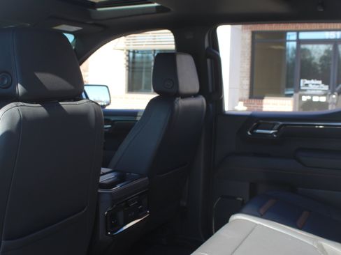 Used 2023 GMC Sierra 1500 AT4 w/ AT4 Premium Package image 30